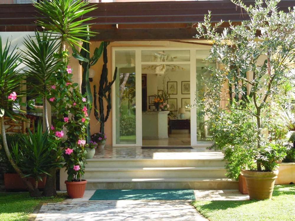 Hotel Mediterraneo Marina di Pietrasanta Exterior foto